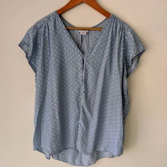 Liz Claiborne Light Blue Patterned V-Neck Blouse - Picture 1 of 5